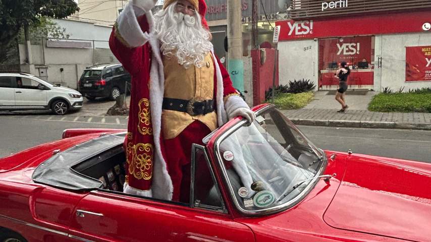 Chegada do Papai Noel no Shopping Américo Silva